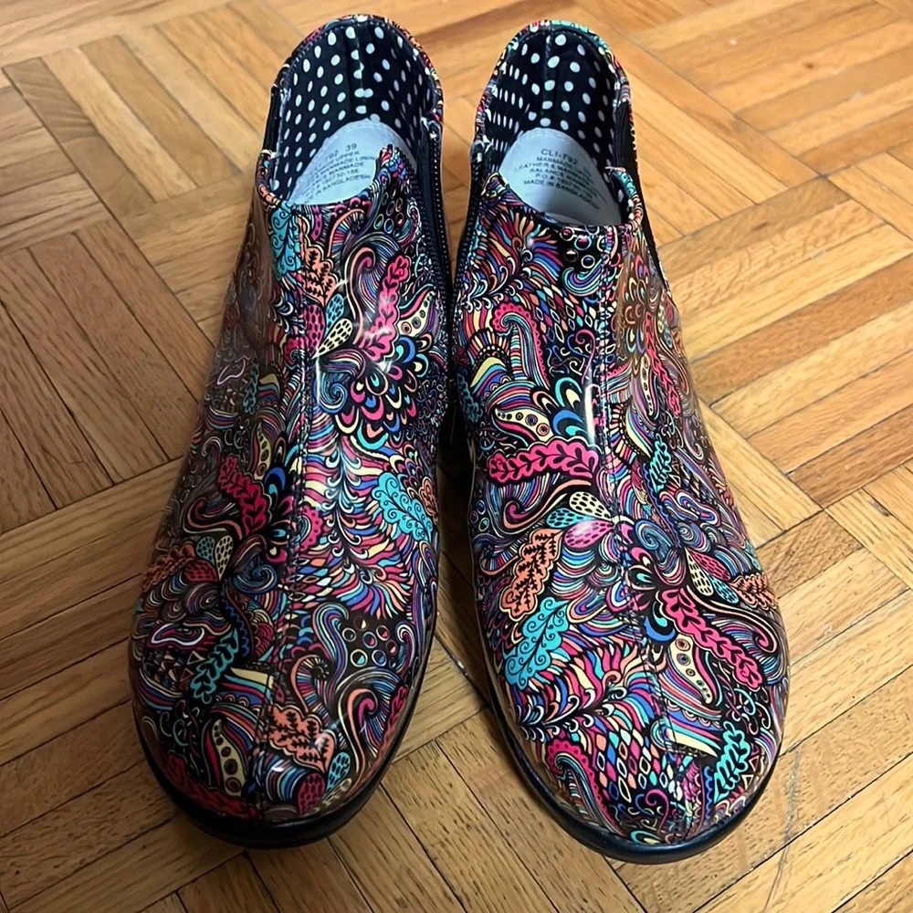 Algeria Clogs - Picture 1 of 6